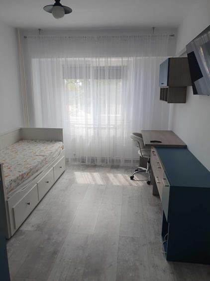 Apartament cu 3 camere decomandat, mobilat în Tomis III
