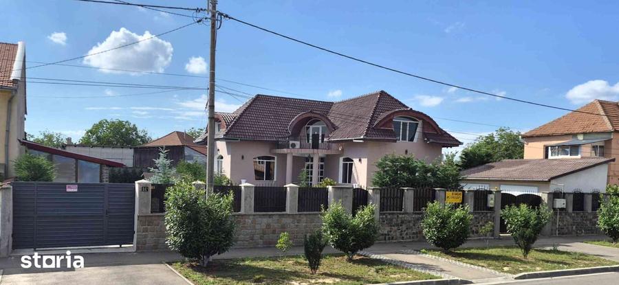 Casă cu 9 camere cu Teren 619 Mp în Iosia