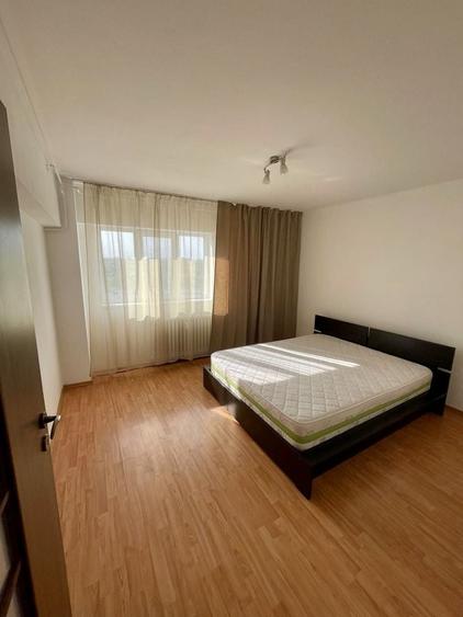 Apartament cu 2 camere semidecomandat în Văcăresti