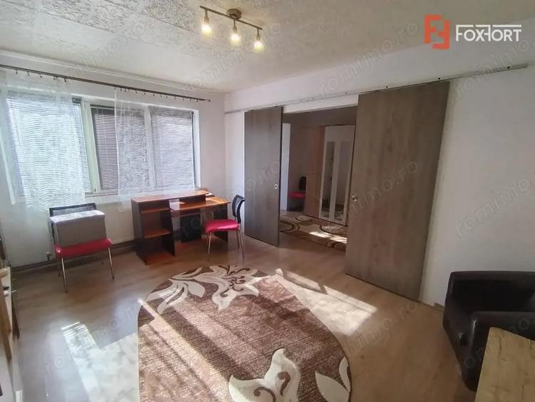 Apartament cu 2 camere semidecomandat, mobilat în P-ța Doina