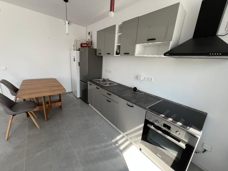 Duplex cu 4 camere cu Canalizare în Aeroport