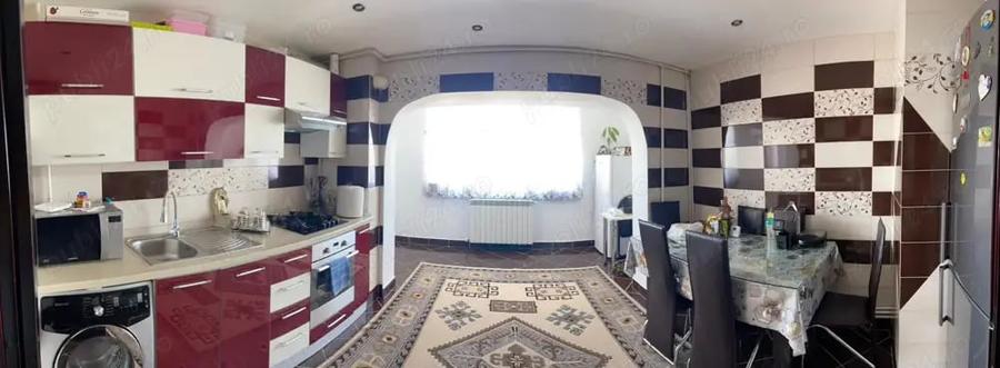 Apartament cu 3 camere decomandat în 1 Mai