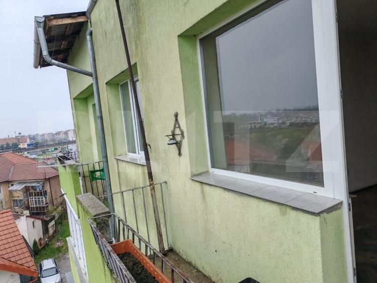 Apartament cu 3 camere semidecomandat în Botizului