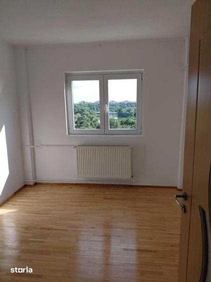 Apartament cu 3 camere în Tineretului
