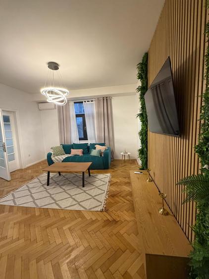 Apartament cu 3 camere decomandat în P-ța Unirii