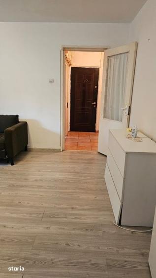 Apartament cu 2 camere semidecomandat în Craiovița Nouă