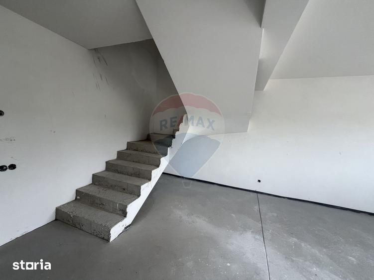 Casă cu 4 camere cu Teren 300 Mp în Central