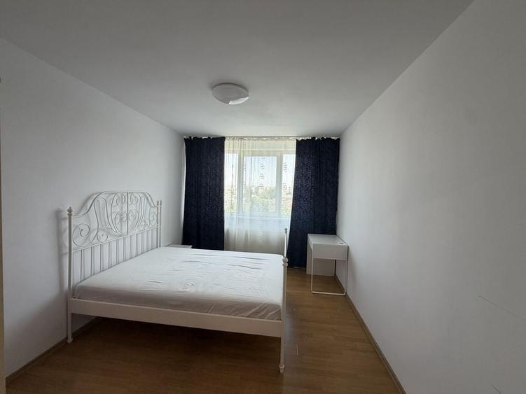 Apartament cu 3 camere decomandat, mobilat în Vitan