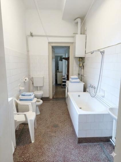 Apartament cu 4 camere semidecomandat, mobilat în Central
