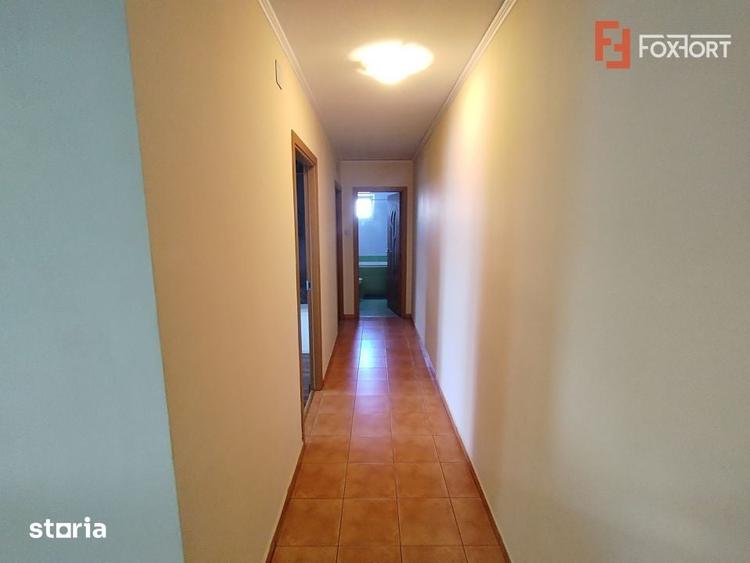 Apartament cu 3 camere decomandat în Fratelia