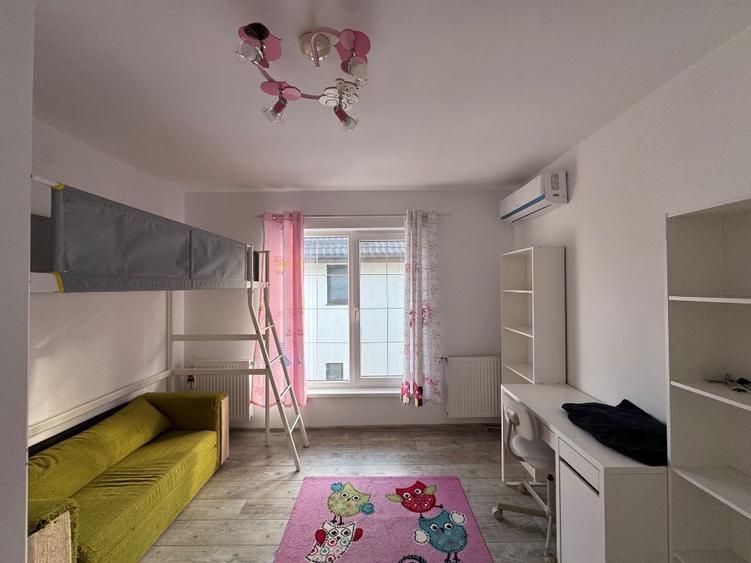 Casă cu 4 camere cu Teren 550 Mp în Crevedia