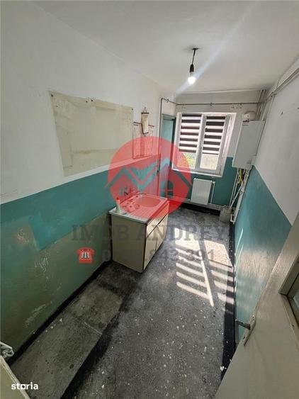 Apartament cu 3 camere decomandat în Piața Nouă
