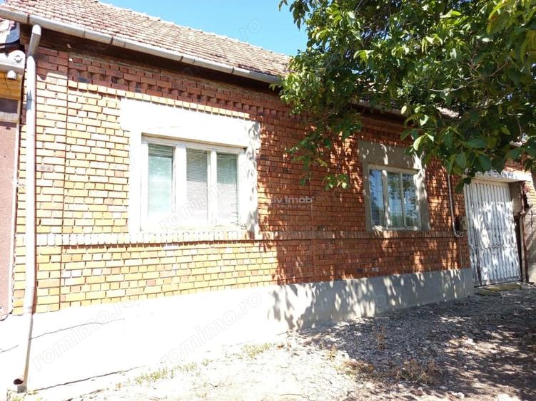 Casă cu 5 camere cu Teren 1439 Mp în Iam