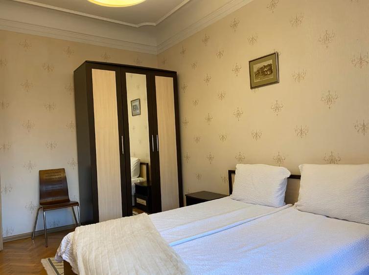 Apartament cu 3 camere decomandat în Dorobanți