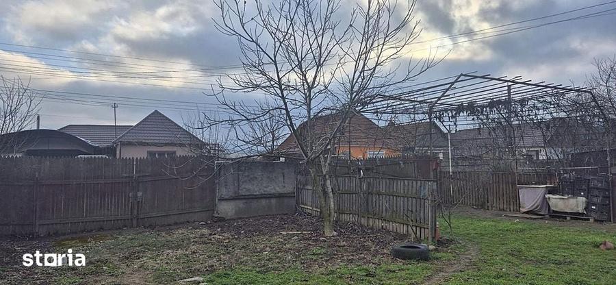 Casă cu 2 camere cu Teren 4000 Mp în Tăut