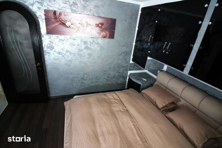 Apartament cu 3 camere semidecomandat în Cornișa