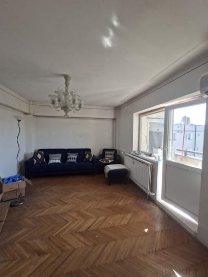 Apartament cu 4 camere decomandat în Central