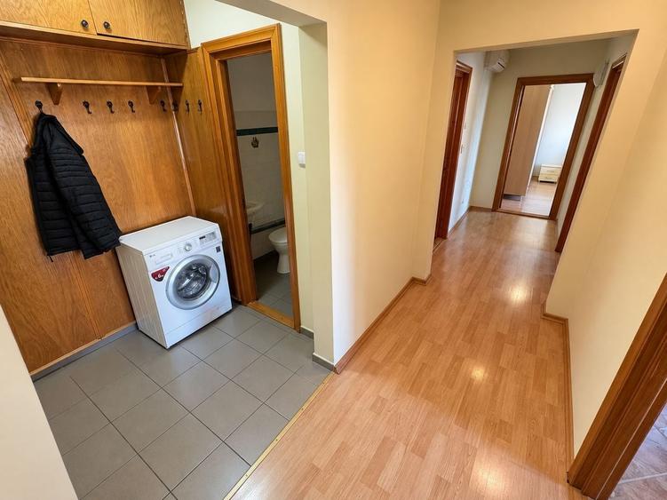 Apartament cu 3 camere decomandat, mobilat în Dacia
