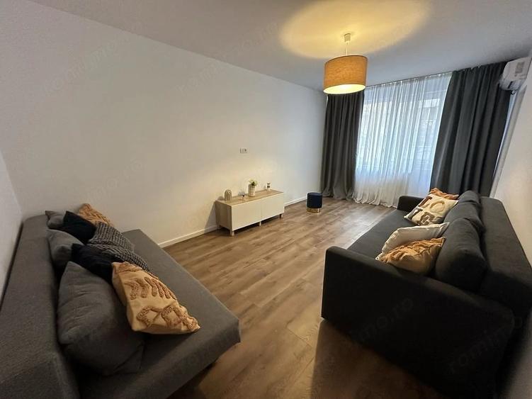 Apartament cu 3 camere decomandat în Muncii