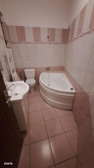 Apartament cu 3 camere în Sărărie