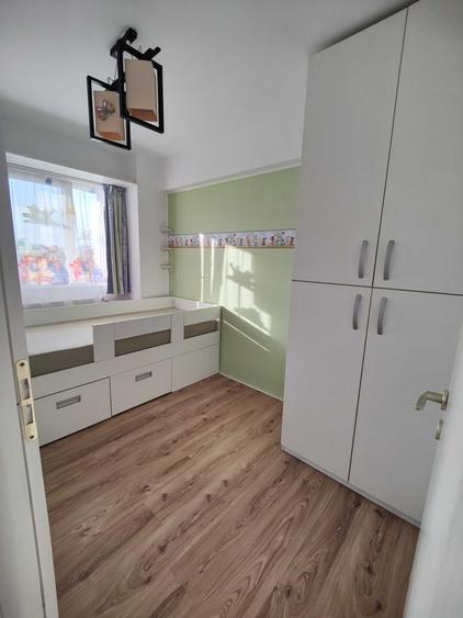 Apartament cu 3 camere decomandat în Nufărul