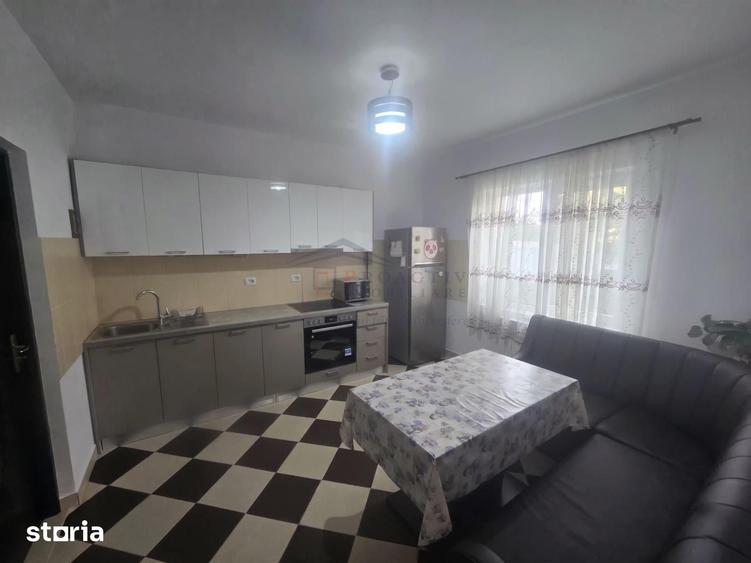 Casă cu 4 camere decomandat cu Teren 395 Mp în Moara