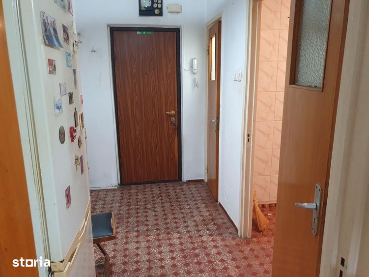 Apartament cu 3 camere în Drumul Taberei