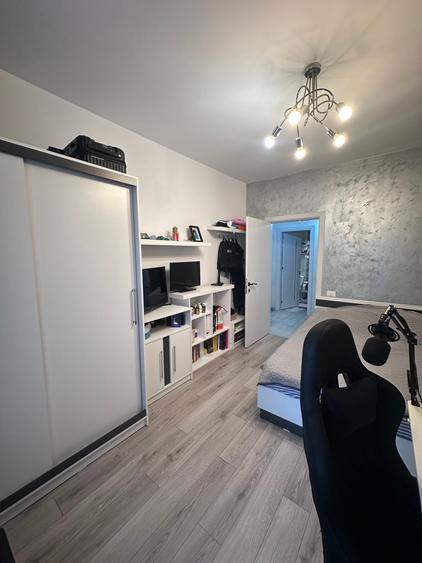 Apartament cu 3 camere decomandat în Drumul Taberei
