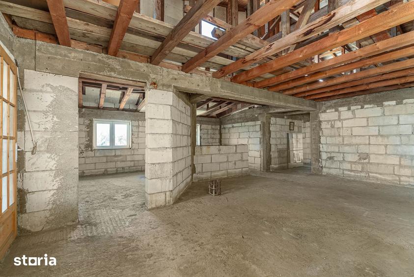 Casă cu 5 camere cu Teren 323 Mp în Giulești