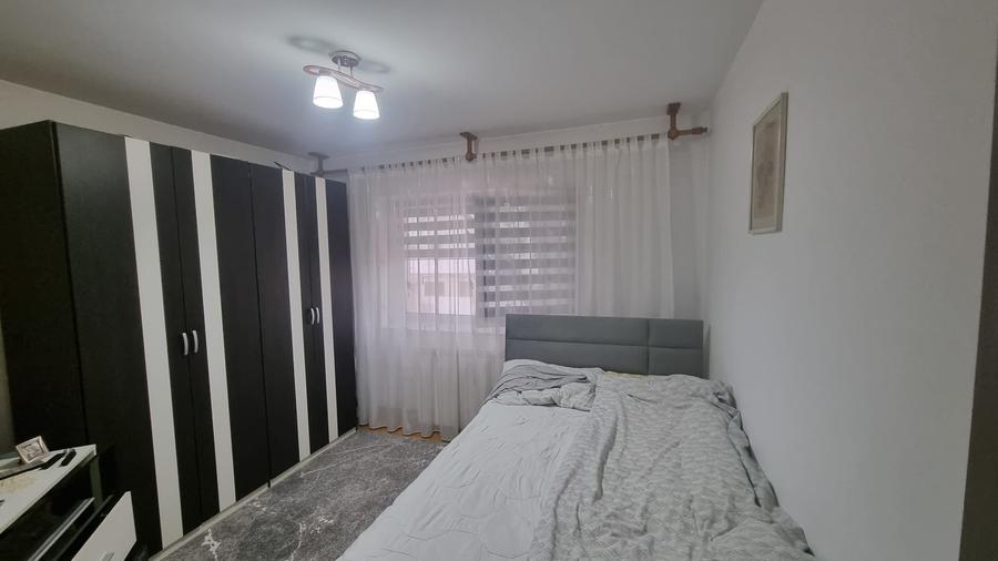 Apartament cu 2 camere decomandat în Nicolina