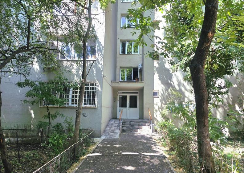 Apartament cu 2 camere semidecomandat în Obor
