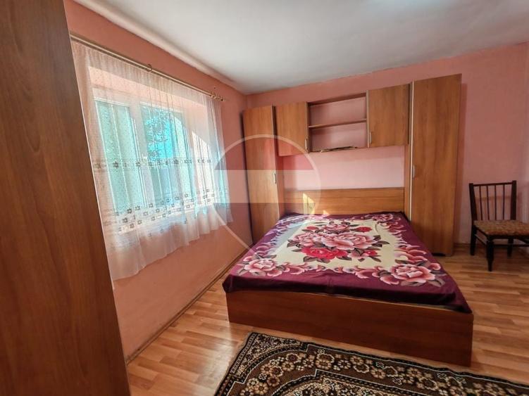 Casă individuală cu 2 camere cu Teren 557.90002441406 Mp în Central