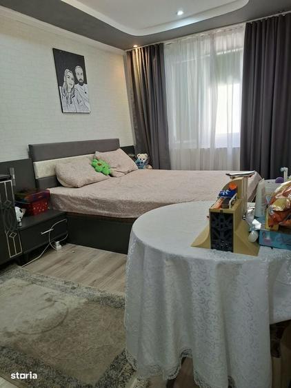 Apartament cu 3 camere semidecomandat în Central