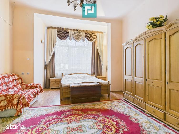 Casă cu 7 camere cu Teren 2703 Mp în Mașloc