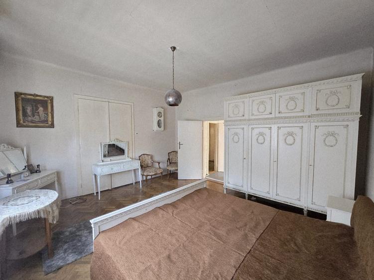 Casă cu 4 camere în Malul Mureșului