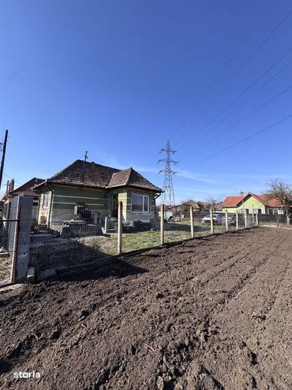 Casă cu 2 camere cu Teren 400 Mp în Central
