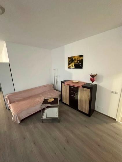Apartament cu 3 camere decomandat în Florești