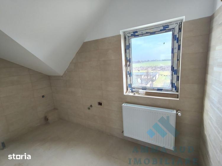 Casă cu 5 camere cu Teren 120 Mp în Central