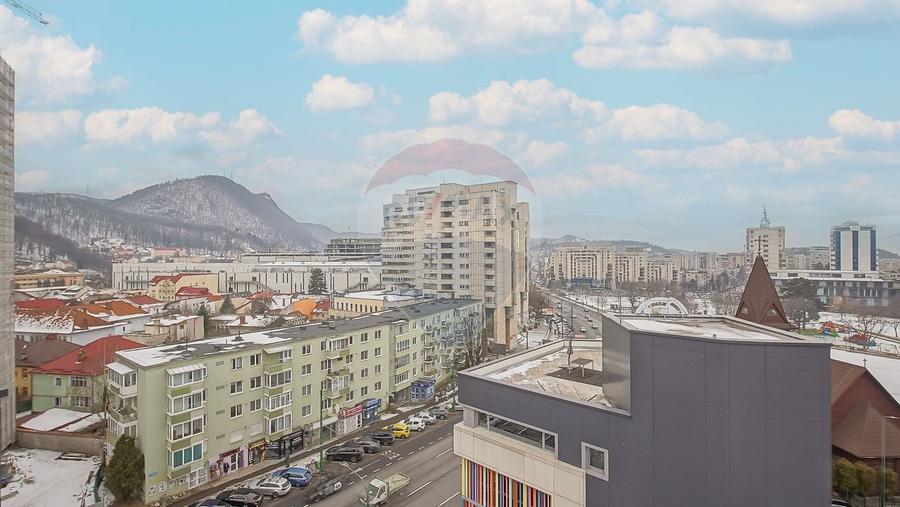 Penthouse cu 3 camere decomandat în Centrul Civic