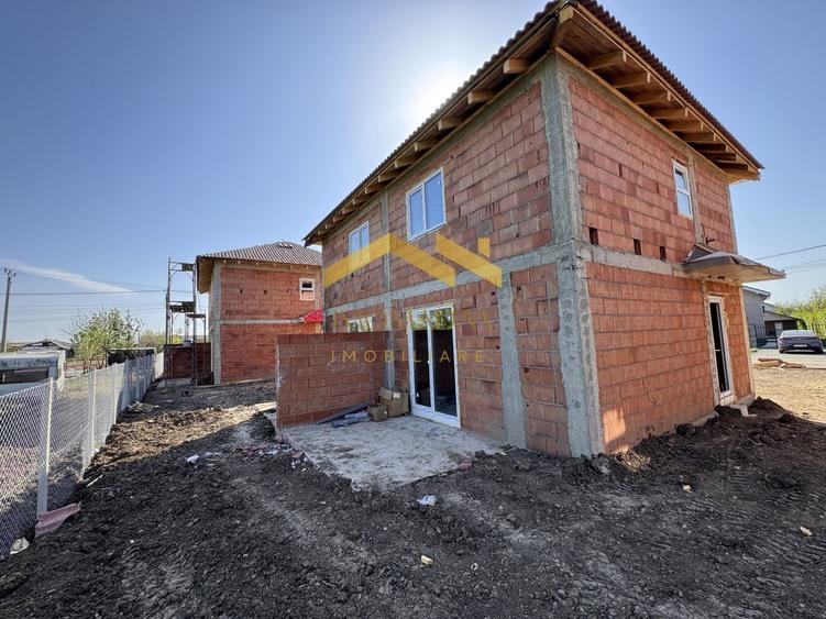 Duplex cu 3 camere cu Canalizare în Remetea Mare