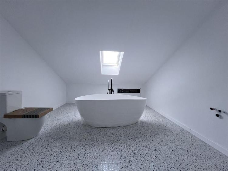 Casă individuală cu 9 camere cu Canalizare în Corbeanca