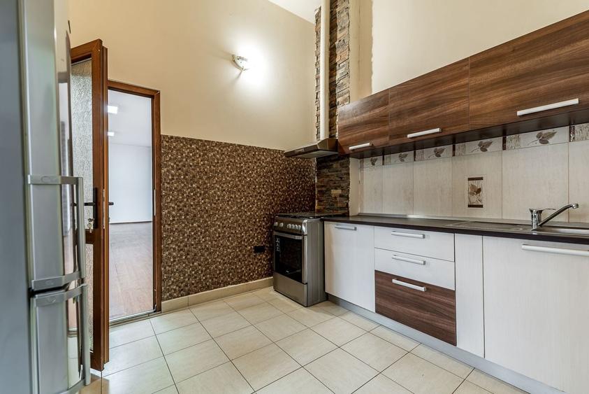 Apartament cu 2 camere semidecomandat, mobilat în Central