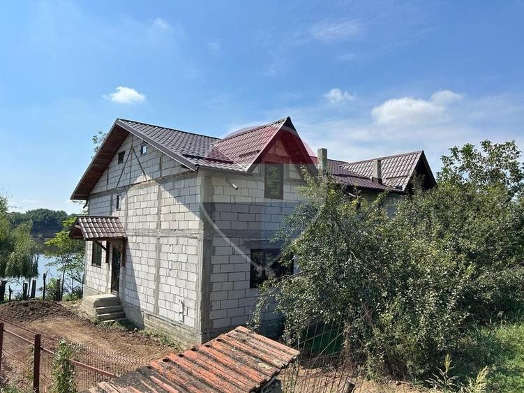 Casă individuală cu 7 camere cu Teren 800 Mp în Măineasca