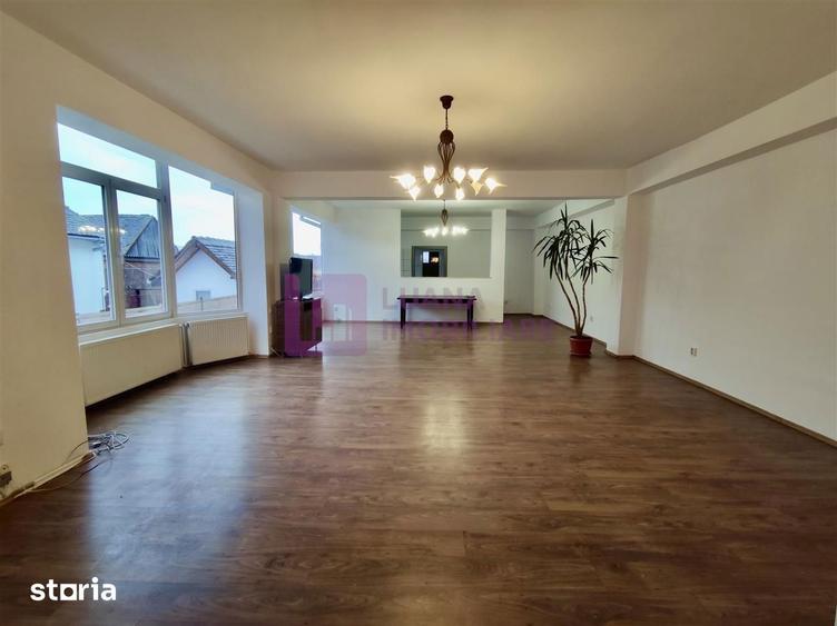 Casă cu 7 camere cu Teren 1540 Mp în Turnișor