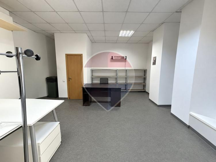 Spațiu comercial, de 104.41999816895 mp, în Moșilor