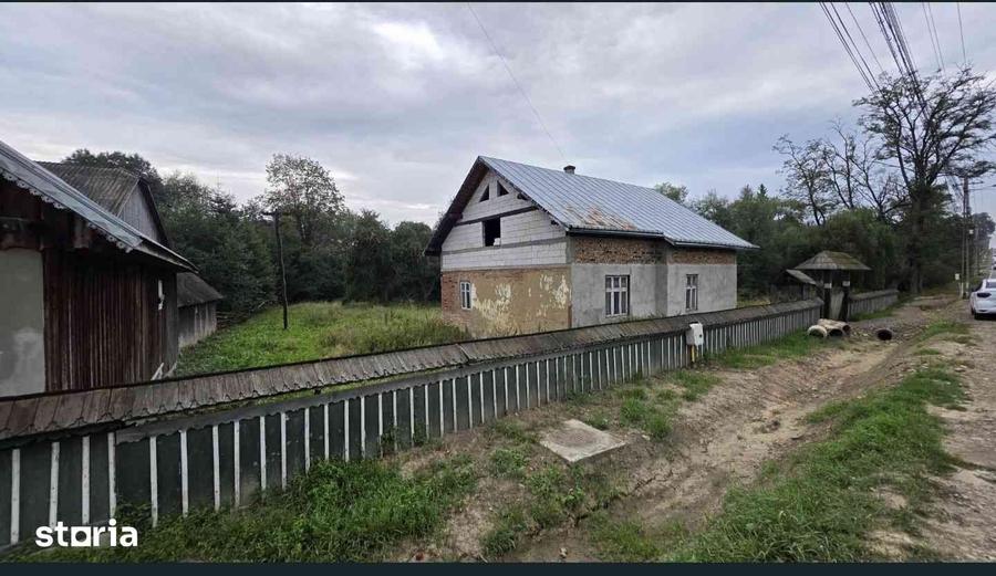 Casă cu 4 camere cu Teren 1500 Mp în Horodnic