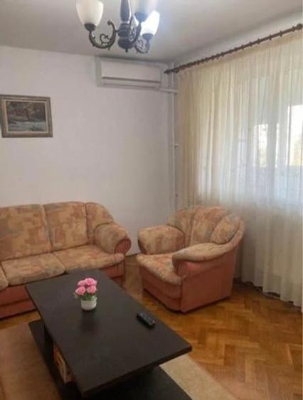 Apartament cu 3 camere semidecomandat în Vest