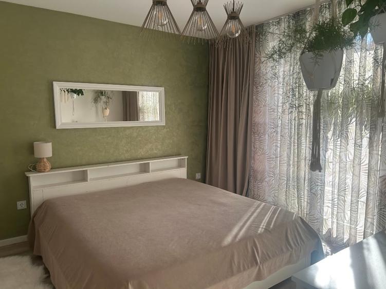 Apartament cu 3 camere semidecomandat, mobilat în Florești