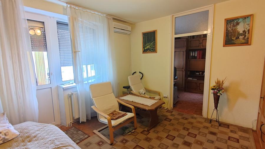 Apartament cu 3 camere semidecomandat, mobilat în Cedonia