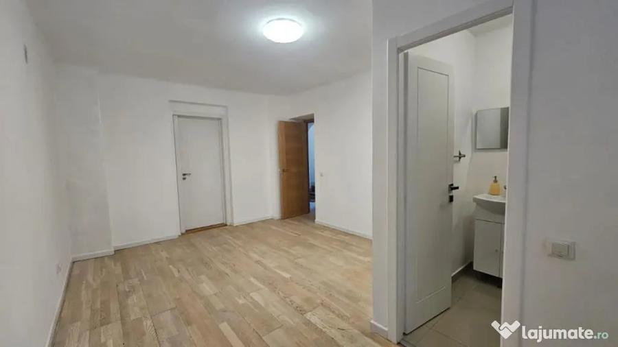 Apartament cu 4 camere decomandat în Aviatorilor
